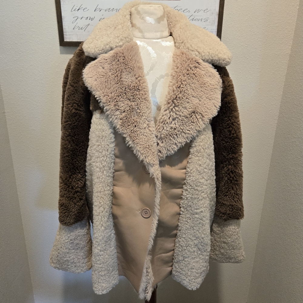 Women's Colorblock Sherpa Jacket - Picture 4 of 14